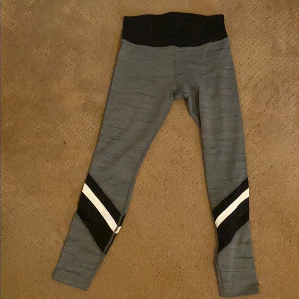yoga pants with stripe pattern on bottom
